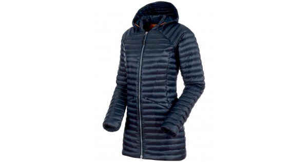 mammut alvra light in hooded jacket